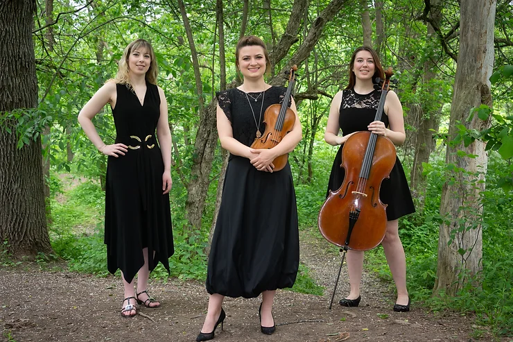 La compositrice et arrangeuse Laurence Manning, la violoniste Daphnée Sincennes Richard et la violoncelliste Lou Dunand-Vincent - crédit photo : Philippe Manning