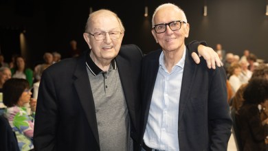 Claude Himbeault, ex-président de la Fondation des amis de la bonne entente et Roger Frappier, conférencier invité, crédit photo : Philippe Manning, Sorel-Tracy Info