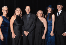 Chantal Lefebvre, présidente Nathalie Brouillard, infirmière en chef, ORL, clinique externe Dr Hachemi Bouchal, oto-rhino laryngologiste Nancy Lalande, assistante infirmière en chef, services ambulatoires Éric Parent, directeur général Caisse Desjardins Pierre-De Saurel. Photo : Coutoisie Fondation Hôtel-Dieu de Sorel