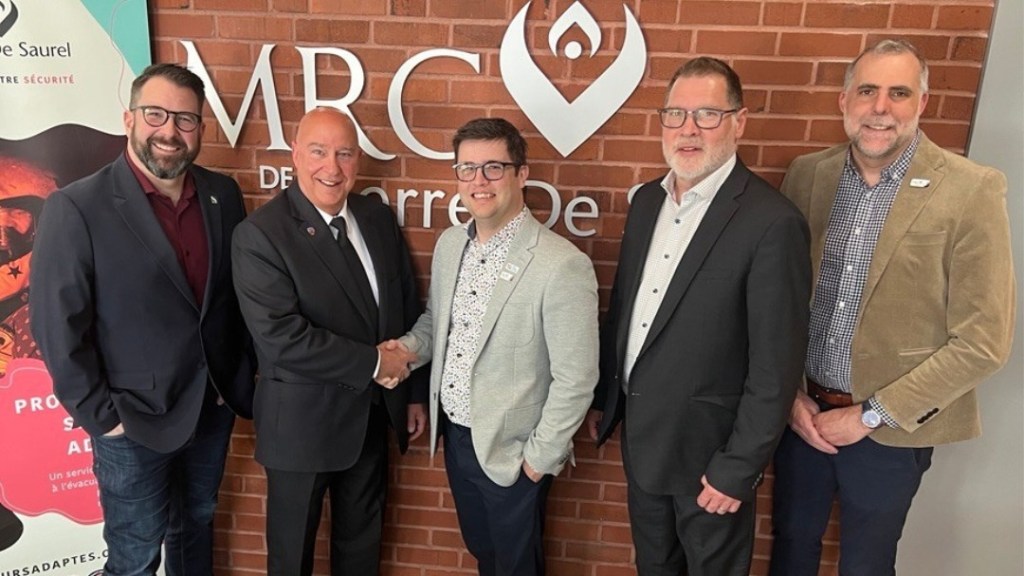 Patrick Péloquin, Éric Bellerose (directeur du Service de protection et d'intervention d'urgence à la Ville de Sorel-Tracy), Vincent Deguise, Carlo Fleury (directeur général Sorel-Tracy) et François Chalifour (directeur général et greffier-trésorier MRC).