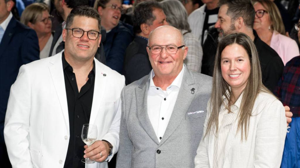 Sylvais Salvas, copropriétaire de Roulottes Boisvert, Gaétan Boisvert, ancien propriétaire de Roulottes Boisvert et Cyndia St-Germain, copropriétaire de Roulottes Boisvert. Crédit photo Sorel-Tracy Info (STI) / Philippe Manning