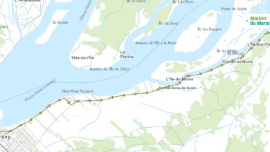 Map showing a marked route from Départ Biophare in Sorel-Tracy to Maison du Marais along a river path with green arrows highlighting the course.