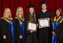 prix du lieutenant-gouverneur pour la jeunesse de g à d : Évangéline Plante, vice-président du conseil d’administration, Catherine Boulanger, directrice des études, Raphaëlle Latraverse, Gabriel Laroche, Diane Dumas, directrice générale et des affaires corporatives. Photo courtoisie