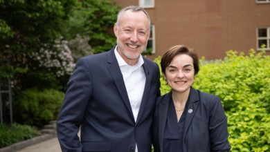 Le député de Richelieu, Jean-Bernard Émond, en compagnie de Christine Fréchette, première ministre du Québec