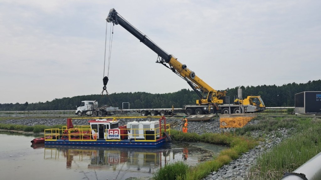 Mise à jour sur les travaux de retrait des boues des étangs aérés de la Régie d'assainissement des eaux Richelieu–Saint-Laurent. Photo courtoisie