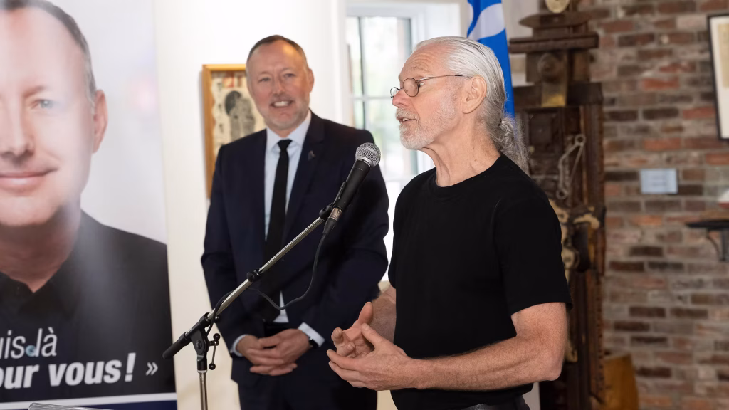 Monsieur Gérard Préfontaine Décédé le 2 juin dernier, Monsieur Gérard Préfontaine a vécu de sa passion pour l’agriculture toute sa vie sur sa ferme dans la municipalité de Saint-Aimé. C’est donc à titre posthume que le député Jean-Bernard Émond a remis la médaille de l’Assemblée nationale à son fils, M. Yves Préfontaine, en reconnaissance de l’apport de M. Gérard Préfontaine au développement agricole de la région de Pierre-De Saurel, ainsi qu’à son travail remarquable sur la Ferme St-Yves. Crédit photo : Sorel-Tracy Info (STI) / Philippe Manning