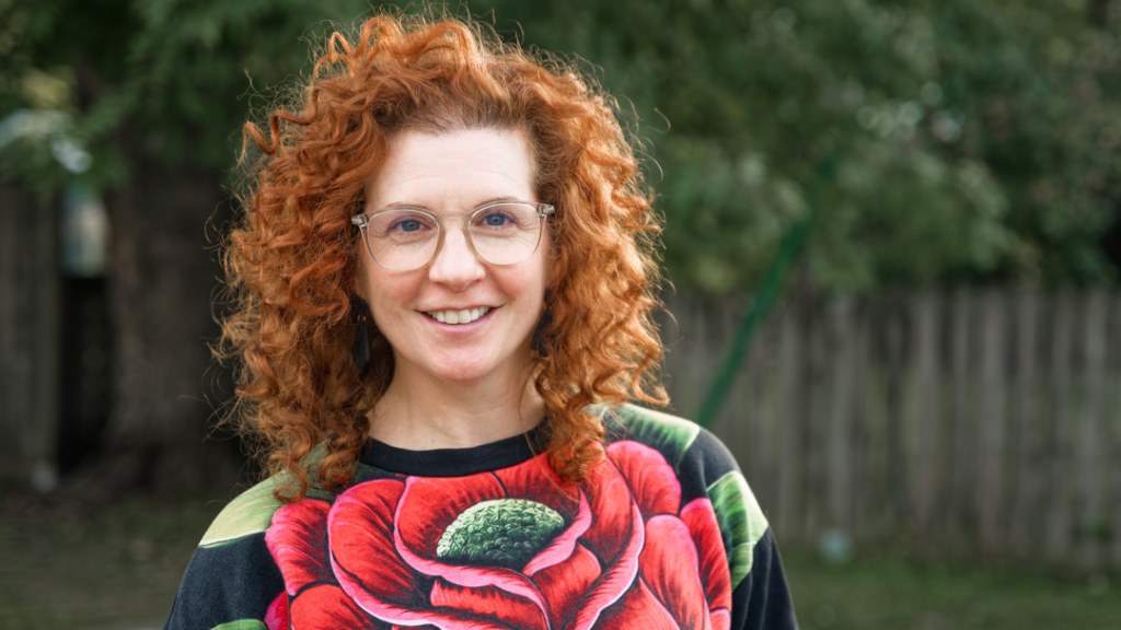 Josée Bournival, Autrice, scénariste et animatrice québécoise, Josée Bournival œuvre depuis plusieurs années dans le milieu littéraire et multiplie également les rencontres et ateliers auprès des jeunes dans les écoles. Crédit photo : Sorel-Tracy Info (STI) / Philippe Manning