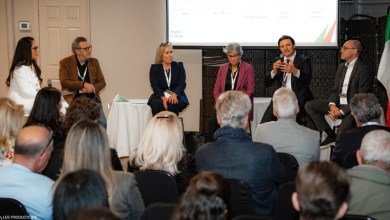 Table ronde « Histoires de réussite », présentée le 22 octobre à Montréal dans le cadre du Made in Italy Community Roadshow. De gauche à droite : Patrizia Angela Casubolo, animatrice, Salvatore Guerrera (SAJO), Vicki MacDonald (illy Caffè), Alessandra Cereseto (Leonardo Canada), Filippo Esposito (Ducati Canada) et Marco Roma (MAPEI Canada).