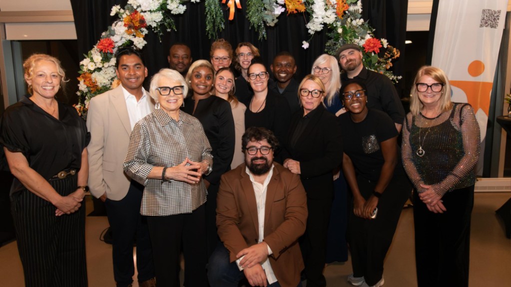 Le comité organisateur et les bénévoles ayant contribué au succès de la première soirée-bénéfice du CABBR. Crédit photo : Gabriel Martineau