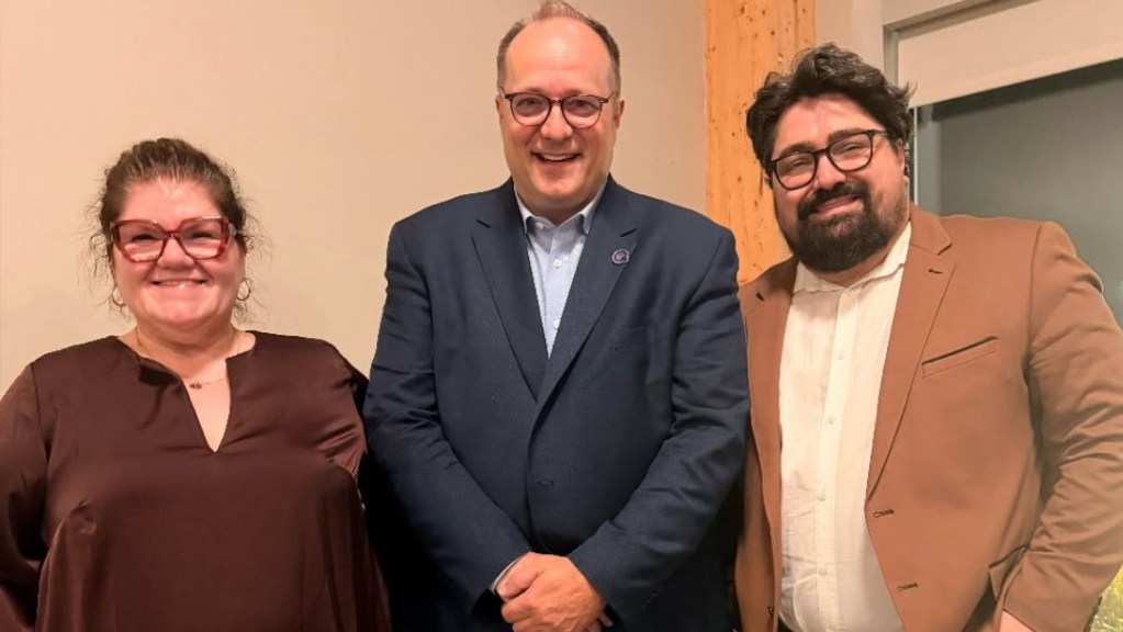 De gauche à droite, Marie-Josée Beaudreau, Jocelyn Desjardins et David Dionne, membres de l'équipe du bureau de circonscription de Richelieu.