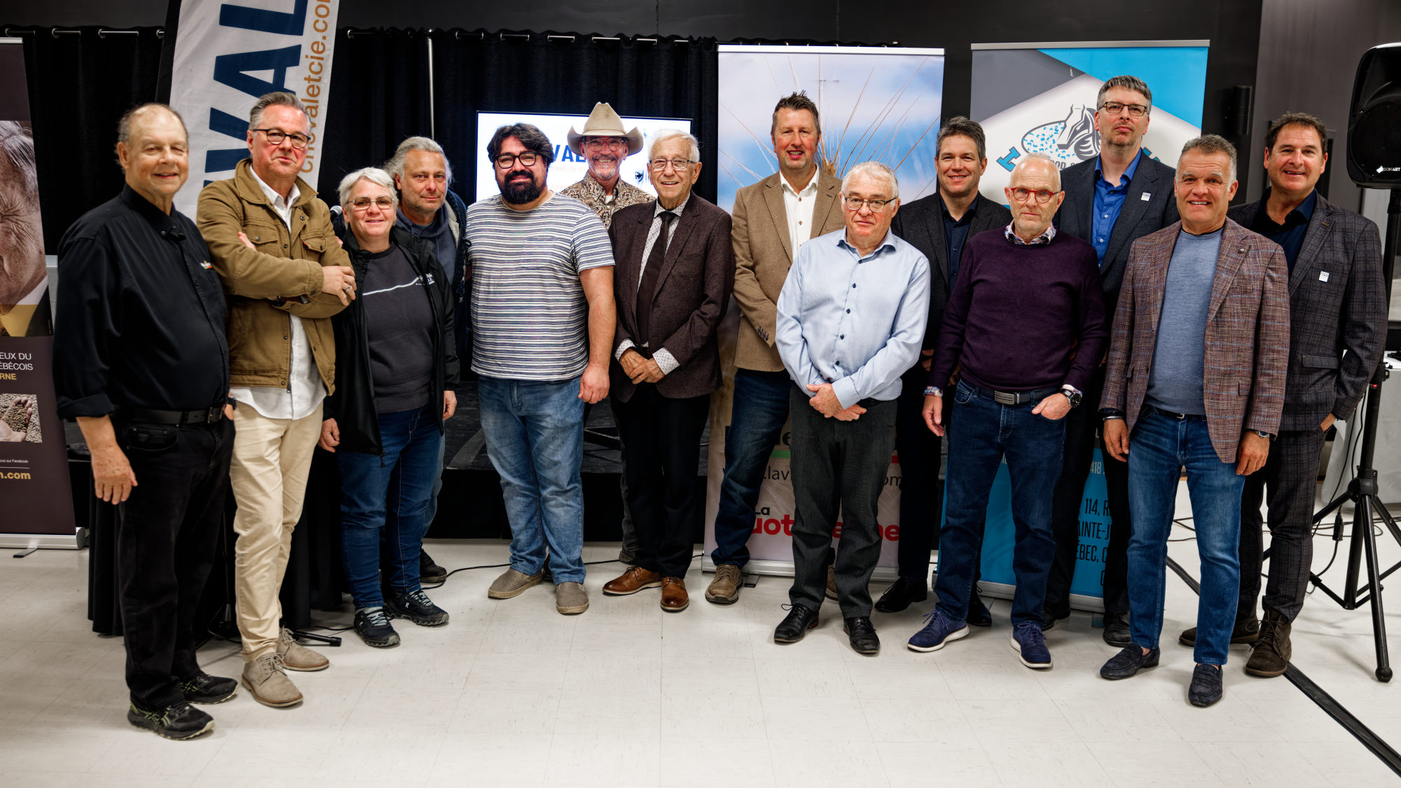 Guy Duval, président de La Vie agricole; Yannick Patelli, éditeur de La Vie agricole; Sophie Gauthier, directrice générale de Nature; Franck Innocenti, Apzara production ; David Dionne, représentant du député de Richelieu Jocelyn Desjardins; François Pépin; Louis Plamondon, député fédéral; de Bécancour-Nicolet-Saurel-Alnôbak; Martin Lajeunesse, maire suppléant de Sorel-Tracy; Yan Turmine, directeur général de Cheval & Cie; Charles-Félix Ross, directeur général de l’UPA; Gérald Pouliot, de Langebec; Éric Roy, directeur général de l’ITAQ; Sylvain Descheneaux, président de CSL et Alain Chalifoux, président de l’ITAQ. Crédit photo : Sorel-Tracy Info (STI) / Philippe Manning
